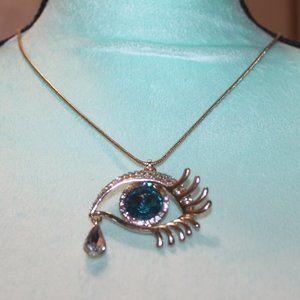 Nwtag: Sea blue eye, Clear crystals Lid Necklace